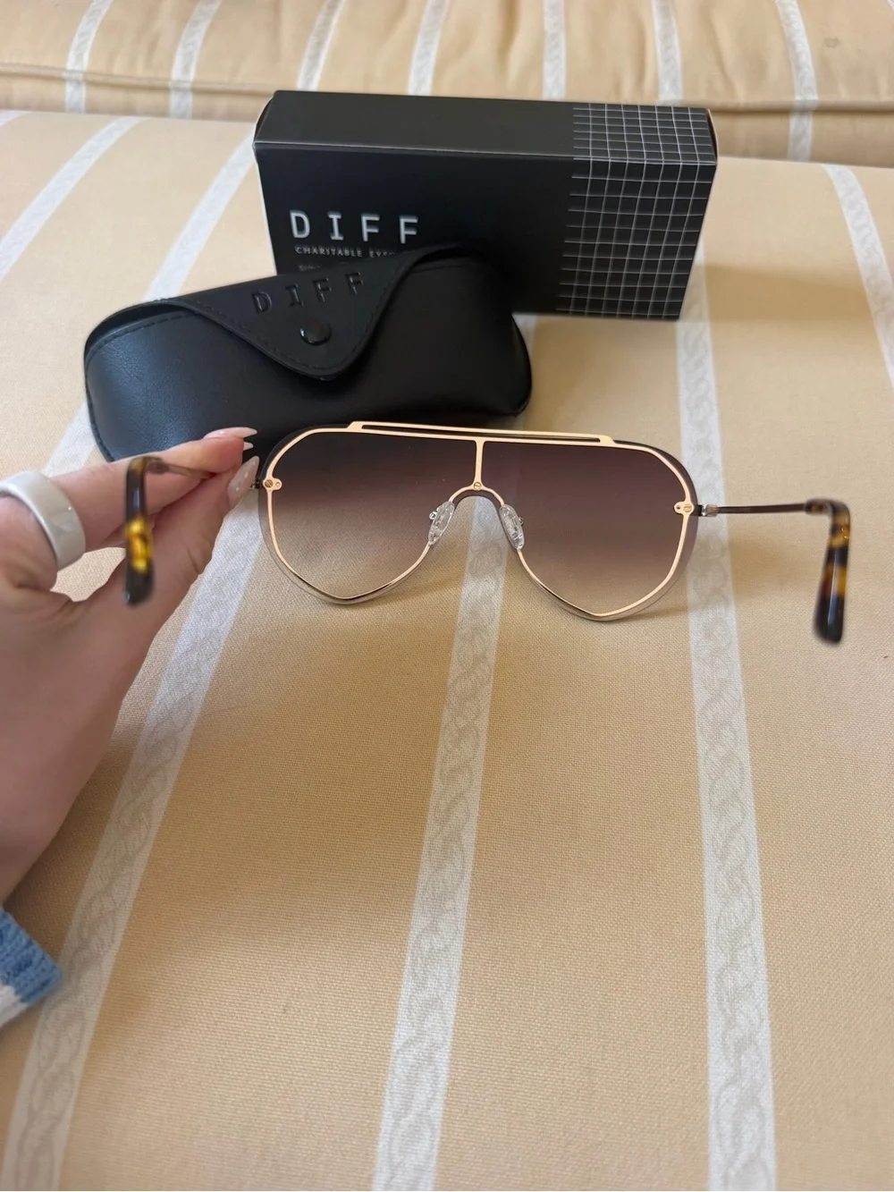 Diff Eyewear Women’s Oversized Gradient Red-Brown Aviator Sunglasses